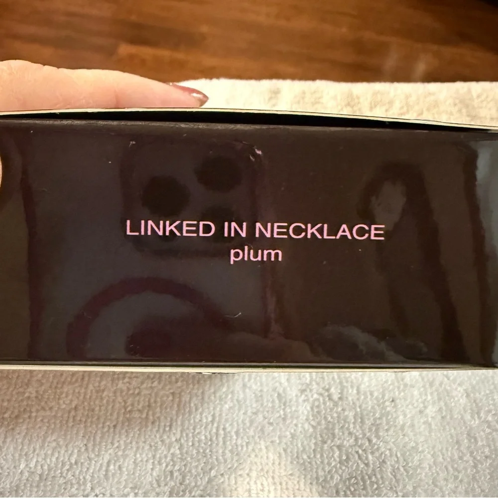 Avon “Linked in”Plum Chain Necklace plastic large links NIB 2008